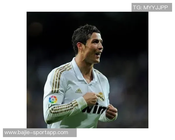 佩佩回忆初见C罗时光：17岁少年训练后啃苹果健身的故事