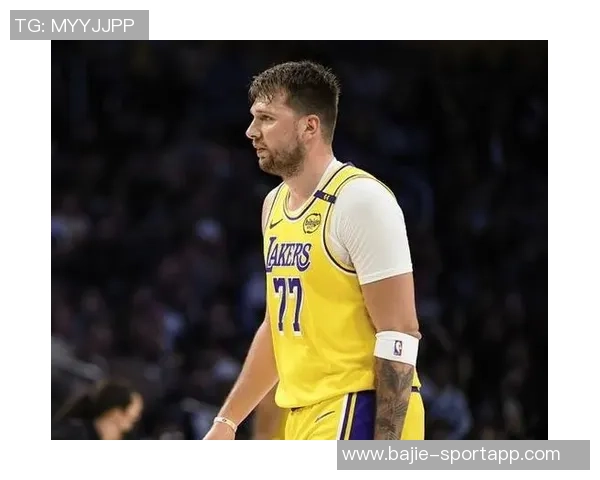 里夫斯盛赞东契奇为最爱队友东契奇幽默回应称其太幼稚不喜欢