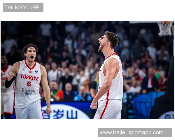 申京赛后与约基奇亲密互动展现友谊与尊重的瞬间