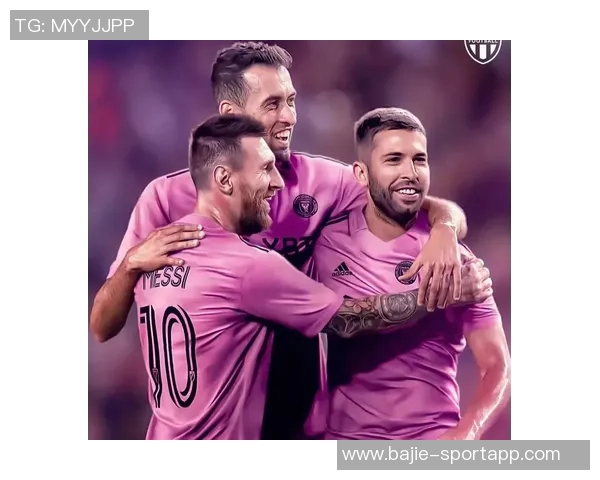 布斯克茨携妻儿共庆退役仪式迈阿密球迷齐聚致敬