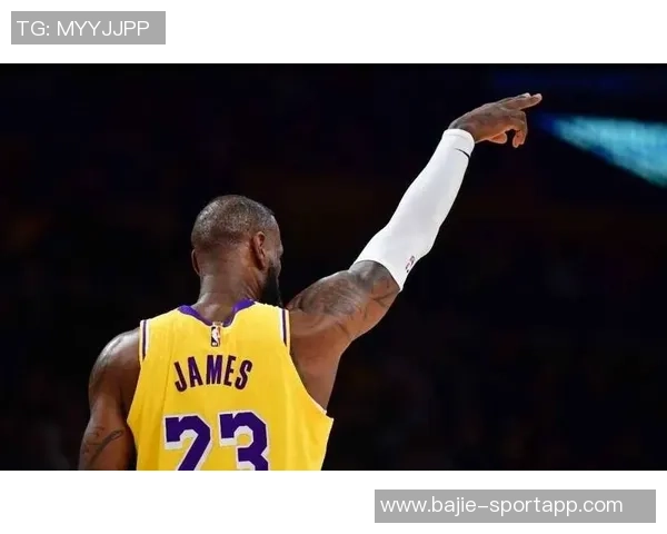 夸梅赞詹姆斯精彩表现十步上篮得分展现历史得分王的优雅风采